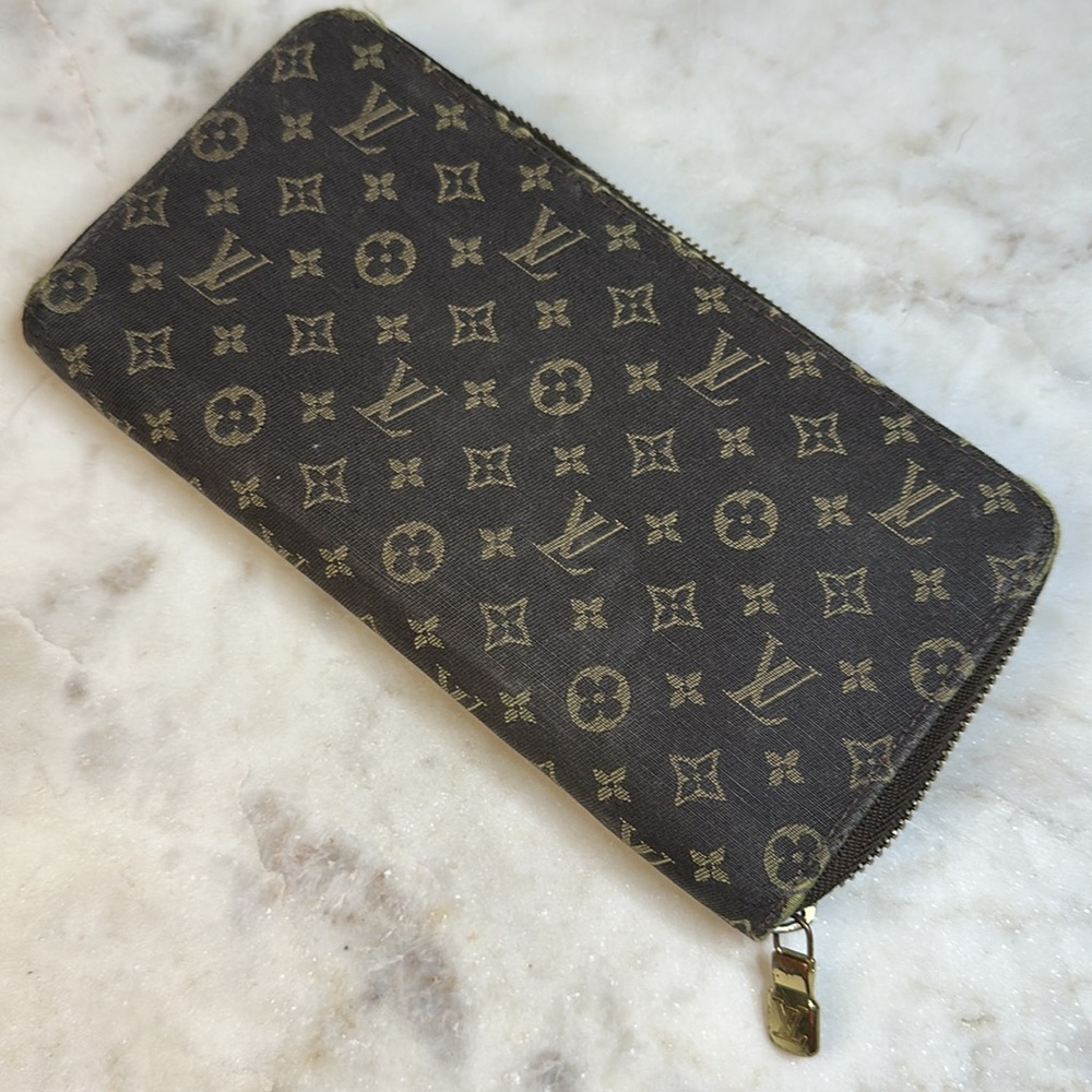 ✨ Louis Vuitton DENIM Monogram Jacquard Zippy Wallet